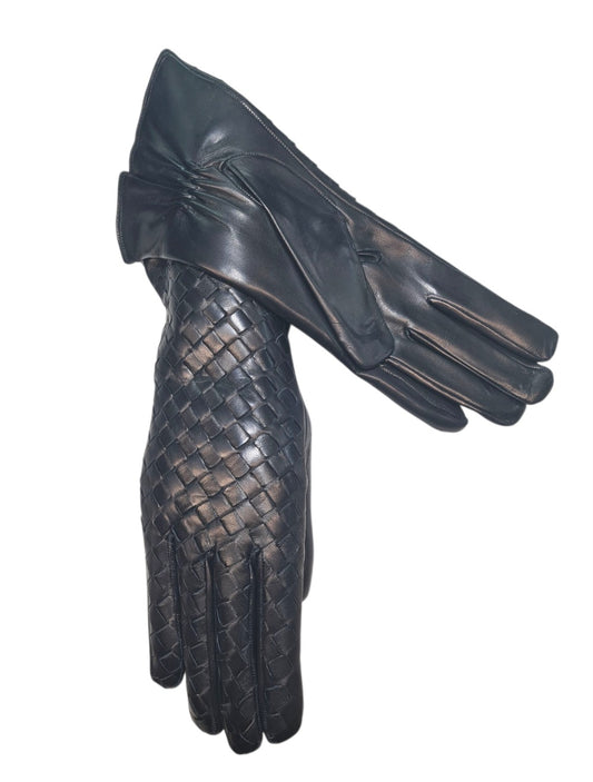 "Alessandra"- Guanti donna in pelle di agnello intrecciata a mano  foderati in cashmere